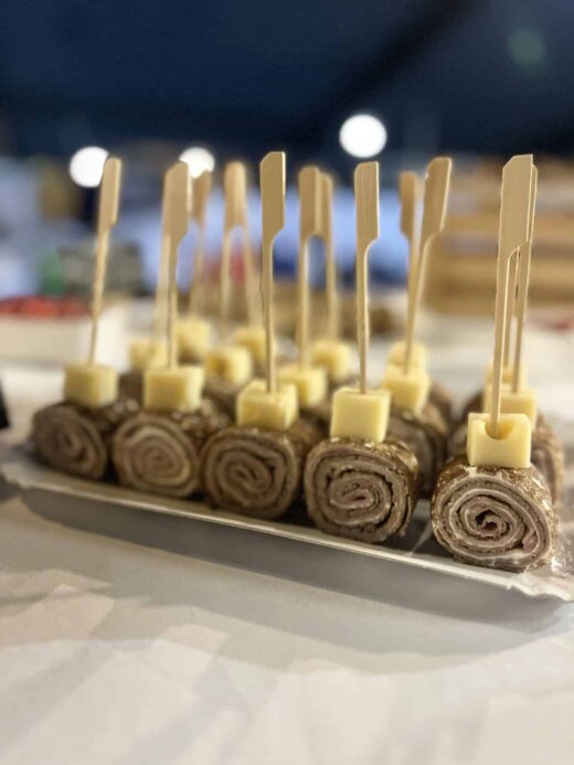 Buffet&#x20;sal&#x00E9;&#x20;et&#x20;sucr&#x00E9;&#x20;pour&#x20;une&#x20;association&#x20;&#x00E0;&#x20;Mougins&#x20;&#x3A;&#x20;un&#x20;moment&#x20;gourmand&#x20;et&#x20;convivial